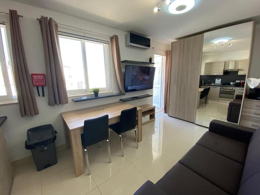 Lovely 1-Bedroom Fully Equipped Rental Unit Gzira Exterior photo